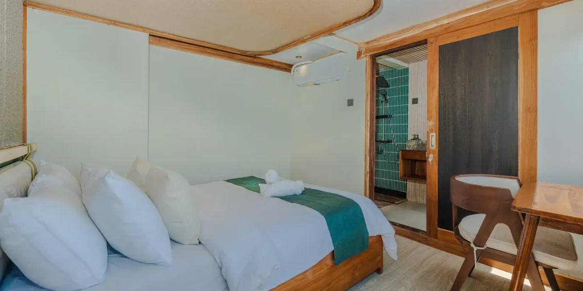 Marea Phinisi Boat Charter | Deluxe Cabin | Komodo Tour | Komodo Luxury
