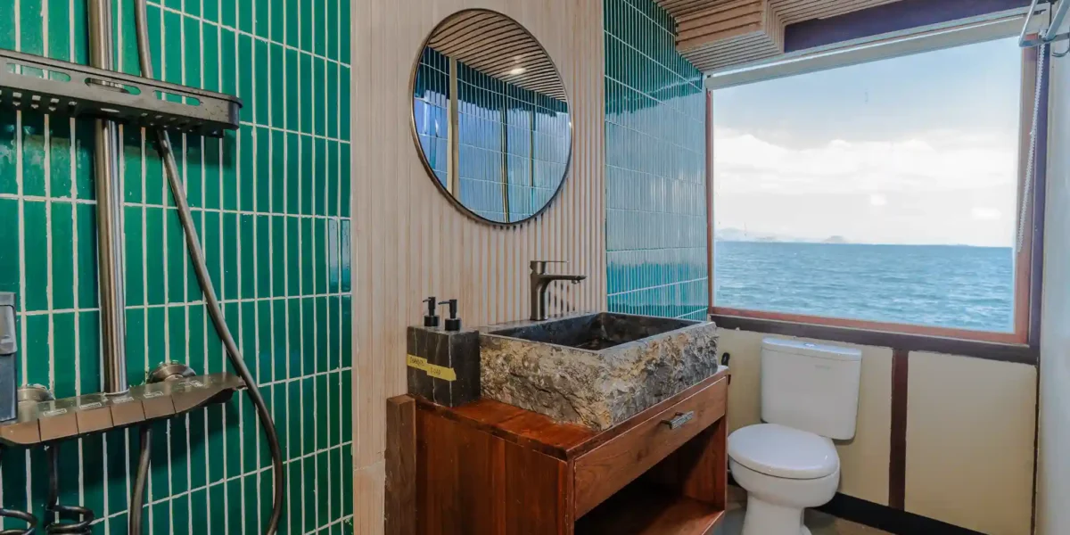 Marea Phinisi Boat Charter | Deluxe Cabin Bathroom | Komodo Tour | Komodo Luxury