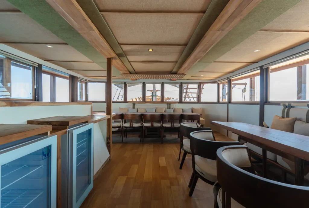 Marea Phinisi Boat Charter | Dining Room | Komodo Tour | Komodo Luxury