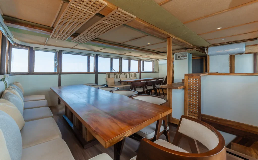 Marea Phinisi Boat Charter | Dining Room | Komodo Tour | Komodo Luxury