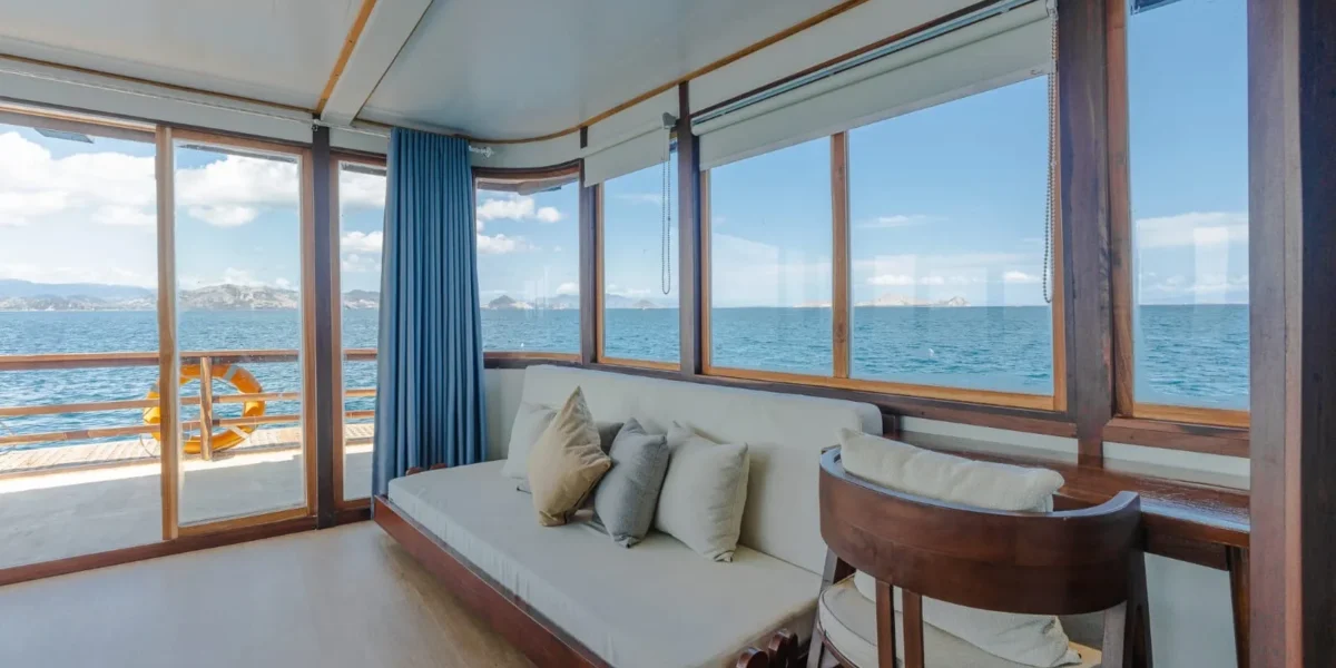 Marea Phinisi Boat Charter | Royal Cabin | Komodo Tour | Komodo Luxury