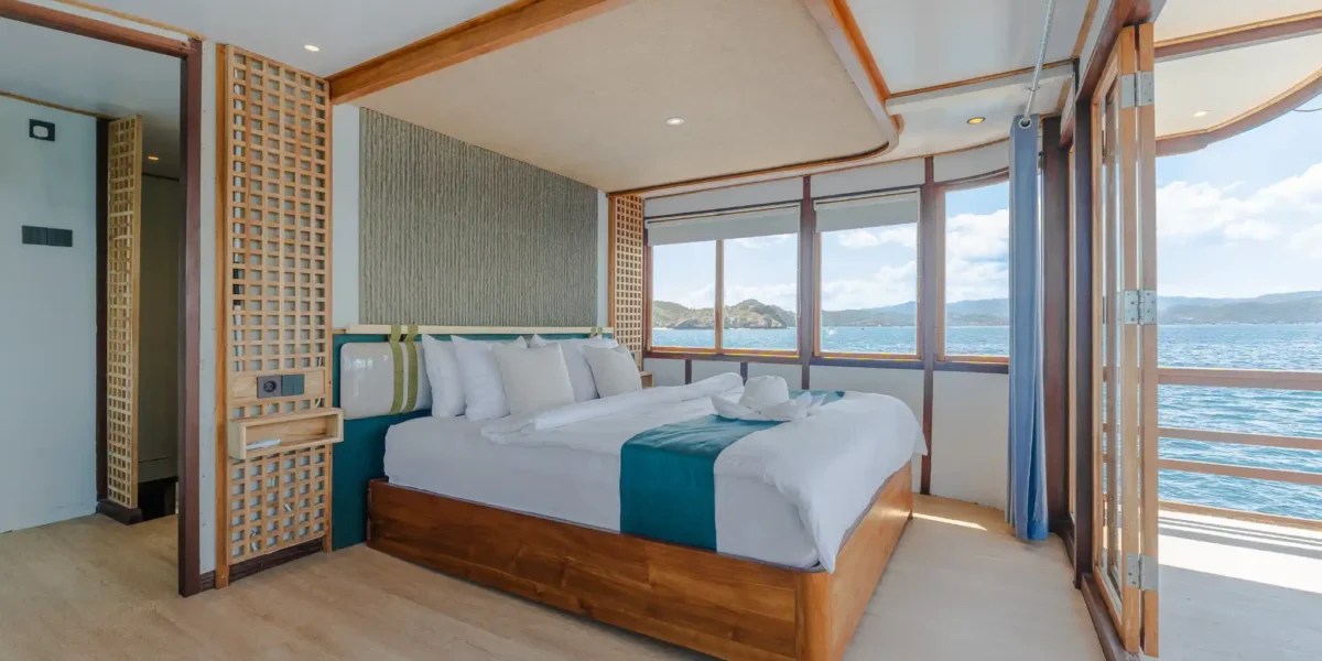 Marea Phinisi Boat Charter | Royal Cabin | Komodo Tour | Komodo Luxury