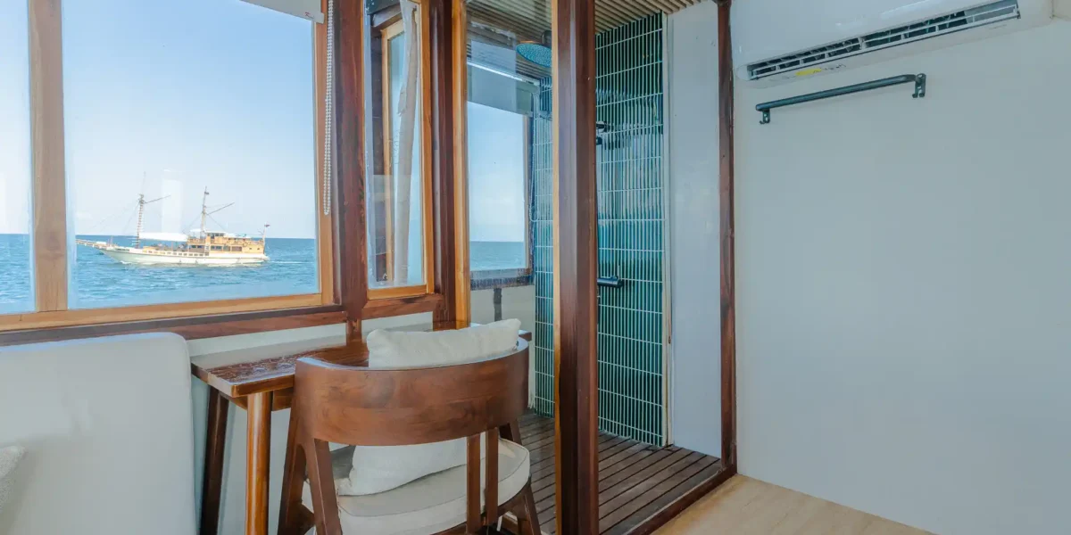 Marea Phinisi Boat Charter | Royal Cabin Bathroom | Komodo Tour | Komodo Luxury