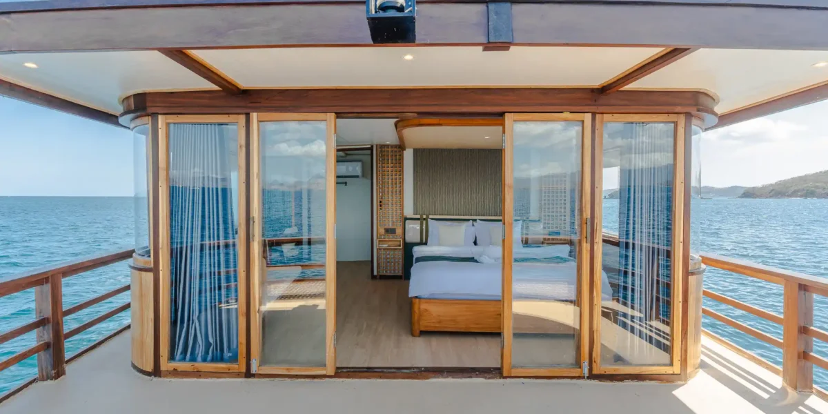 Marea Phinisi Boat Charter | Royal Cabin | Komodo Tour | Komodo Luxury