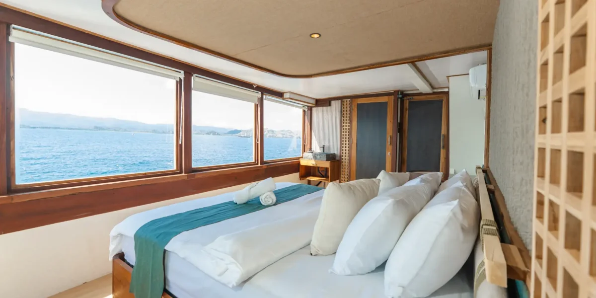 Marea Phinisi Boat Charter | Signature Cabin | Komodo Tour | Komodo Luxury