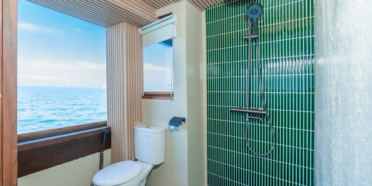 Marea Phinisi Boat Charter | Signature Cabin Bathroom | Komodo Tour | Komodo Luxury