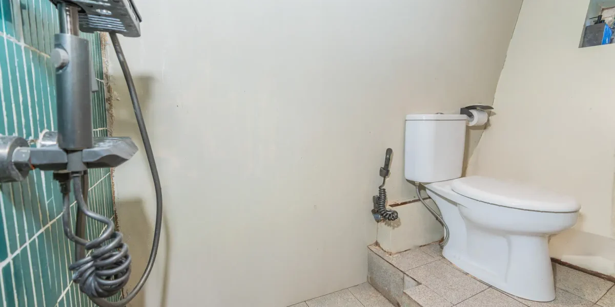 Marea Phinisi Boat Charter | Superior Cabin Bathroom | Komodo Tour | Komodo Luxury