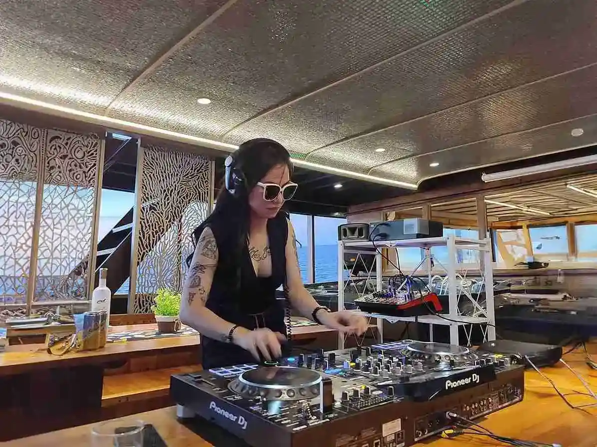 Komodo Boat Party Tour Package | Komodo Tour | Komodo Island