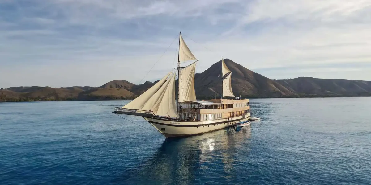 Lamborajo III Phinisi Boat Charter | Komodo Luxury