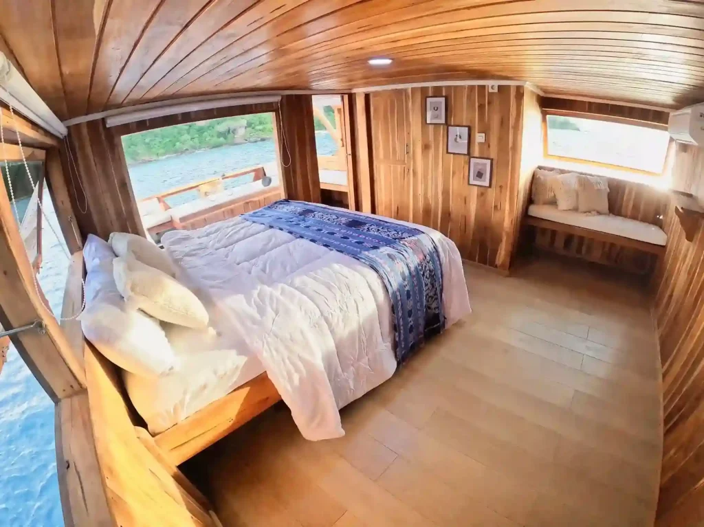 Malca Voyage Boat Charter on Komodo Island | Malca Voyage Master Ocean View Cabin | Komodo Luxury