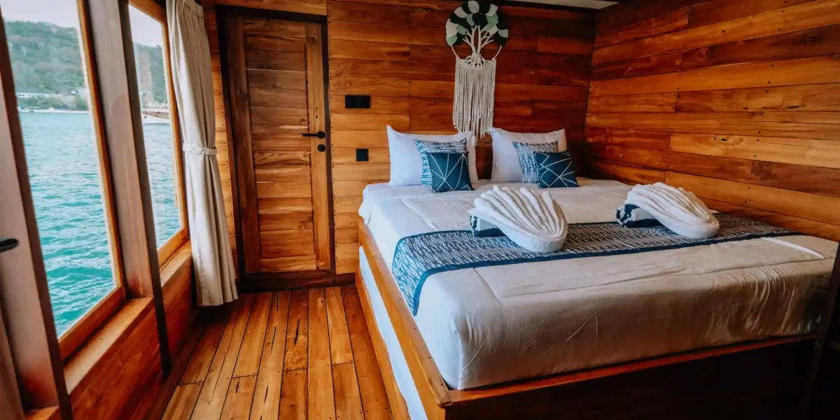 Nandini Cabin | Kanthaka Phinisi Boat Charter | Komodo Tour | Komodo Luxury