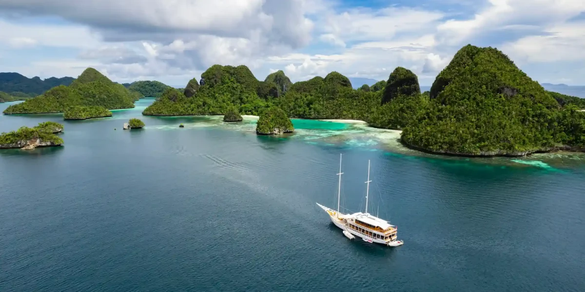 Raja Ampat Islands | Raja Ampat Liveaboard | Komodo Luxury