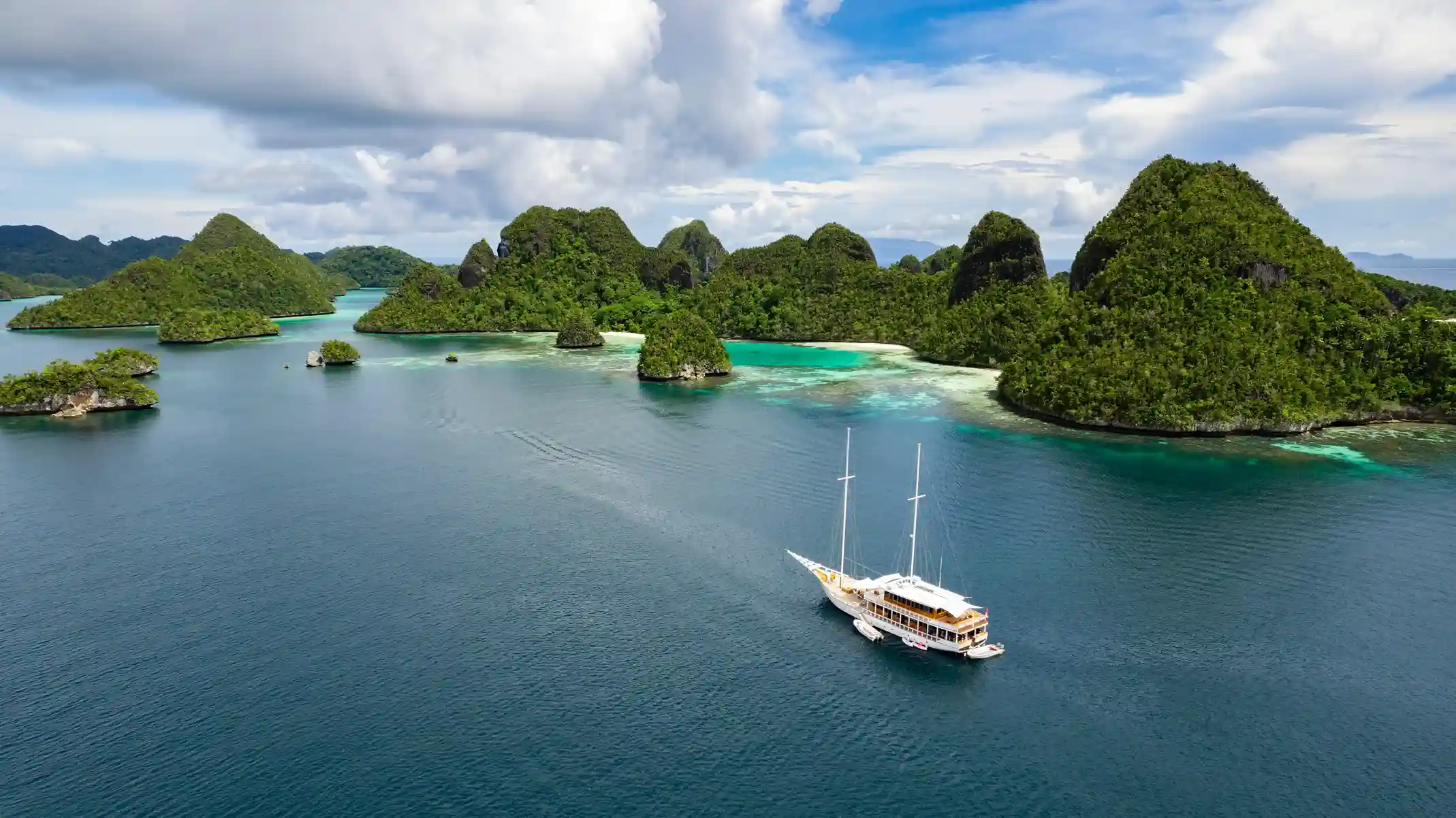 Raja Ampat Islands | Raja Ampat Liveaboard | Komodo Luxury