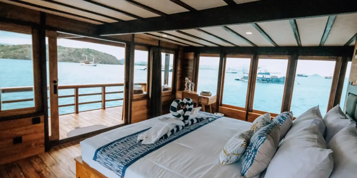 Sagara Cabin | Kanthaka Phinisi Boat Charter | Komodo Tour | Komodo Luxury
