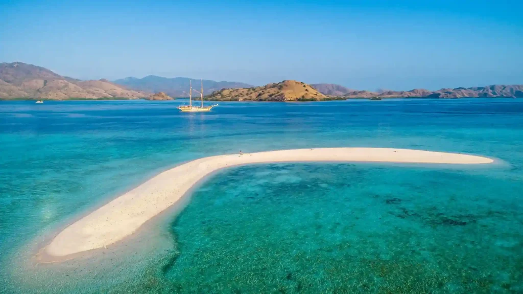 Sand Bar Komodo | Taka Makassar | Komodo Luxury
