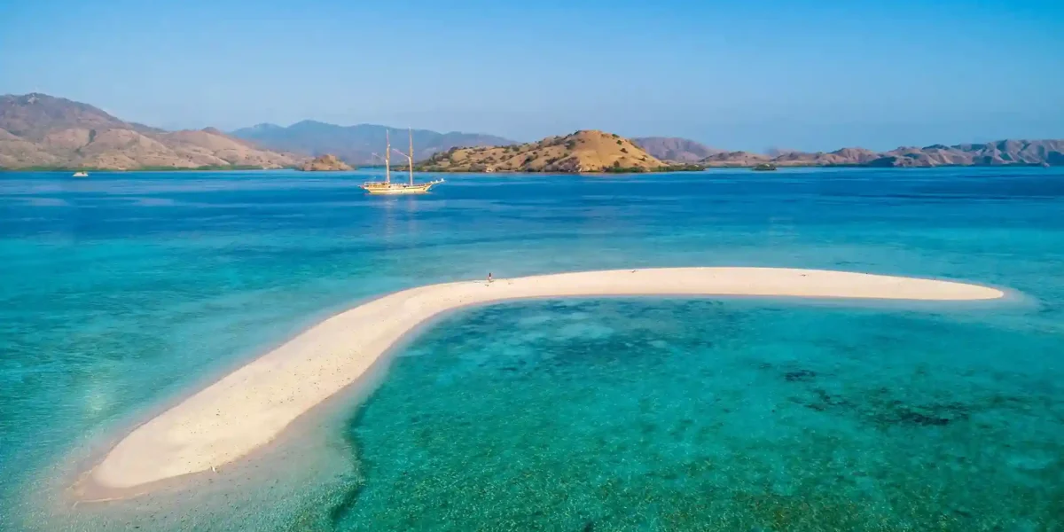 Sand Bar Komodo | Taka Makassar | Komodo Luxury