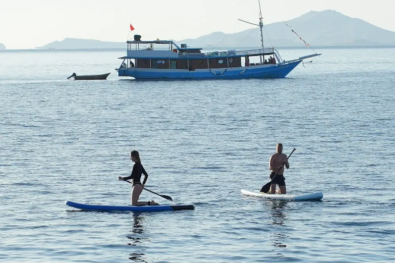Paddleboard | Kanthaka Phinisi Boat Charter | Komodo Tour | Komodo Luxury