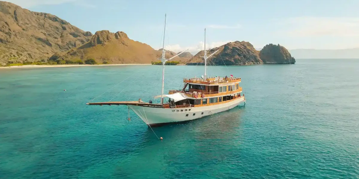 Yumana Phinisi Review: A Refined Way to Explore Komodo by Sea