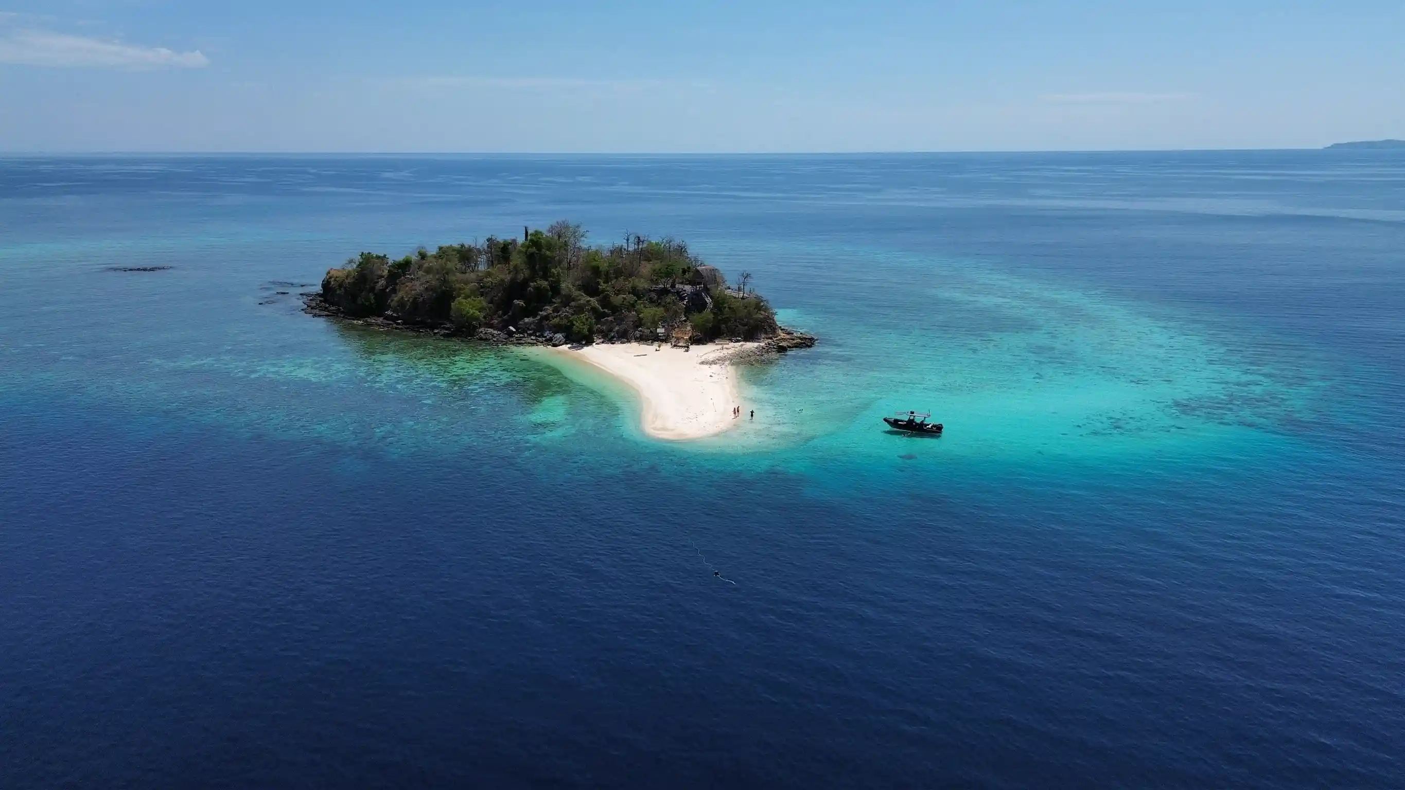 Exterior Typhoon Speedboat | Komodo Tour | Komodo Luxury