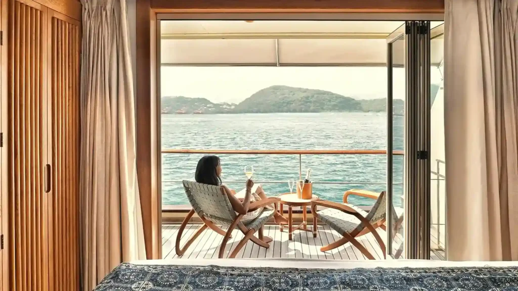 Private Cruise Raja Ampat | Raja Ampat Liveaboard | Komodo Luxury