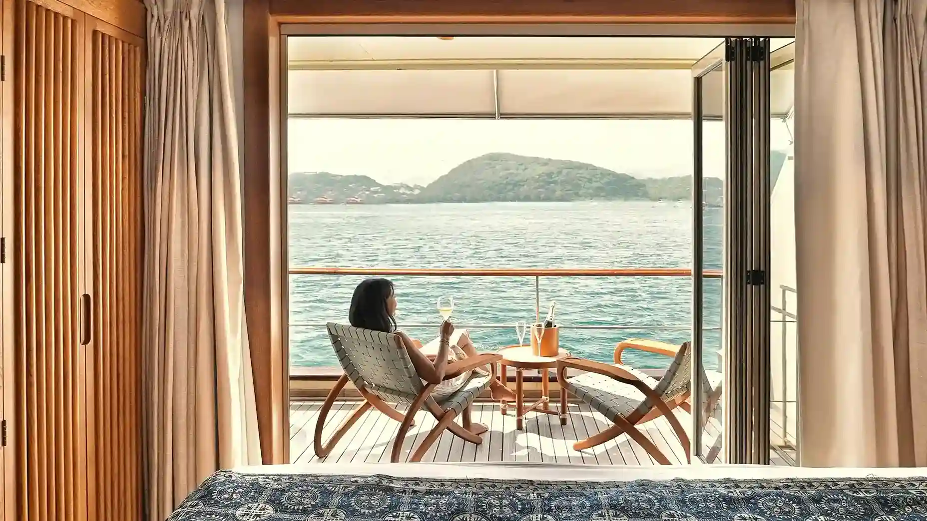 Private Cruise Raja Ampat | Raja Ampat Liveaboard | Komodo Luxury