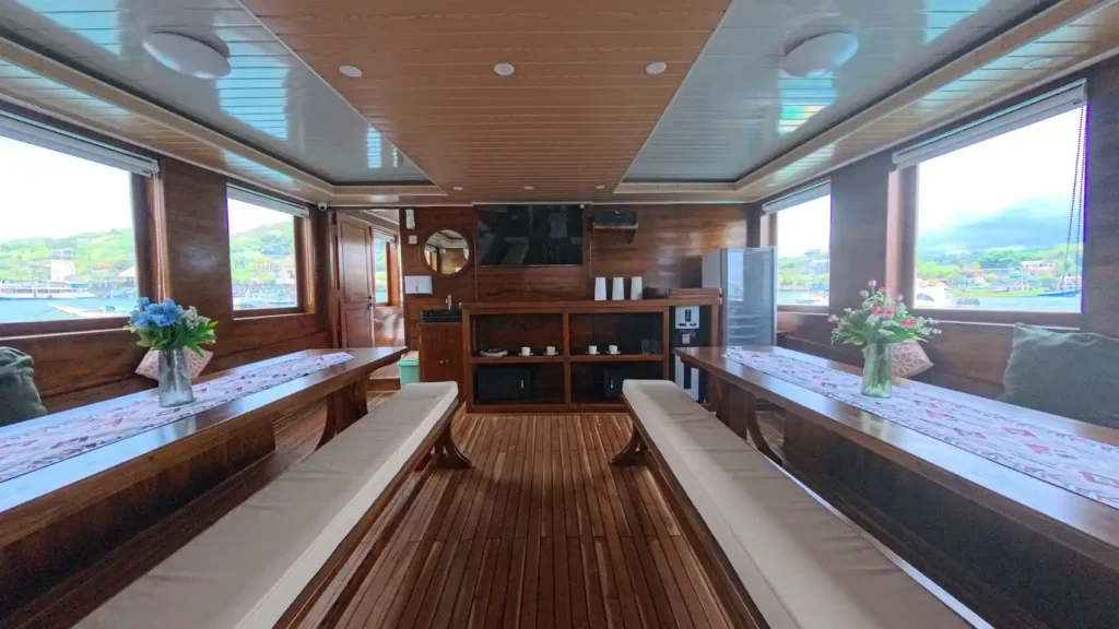 Arfisyana 2 Phinisi Boat Charter | Arfisyana 2 Phinisi Indoor Dining Area | Komodo Luxury
