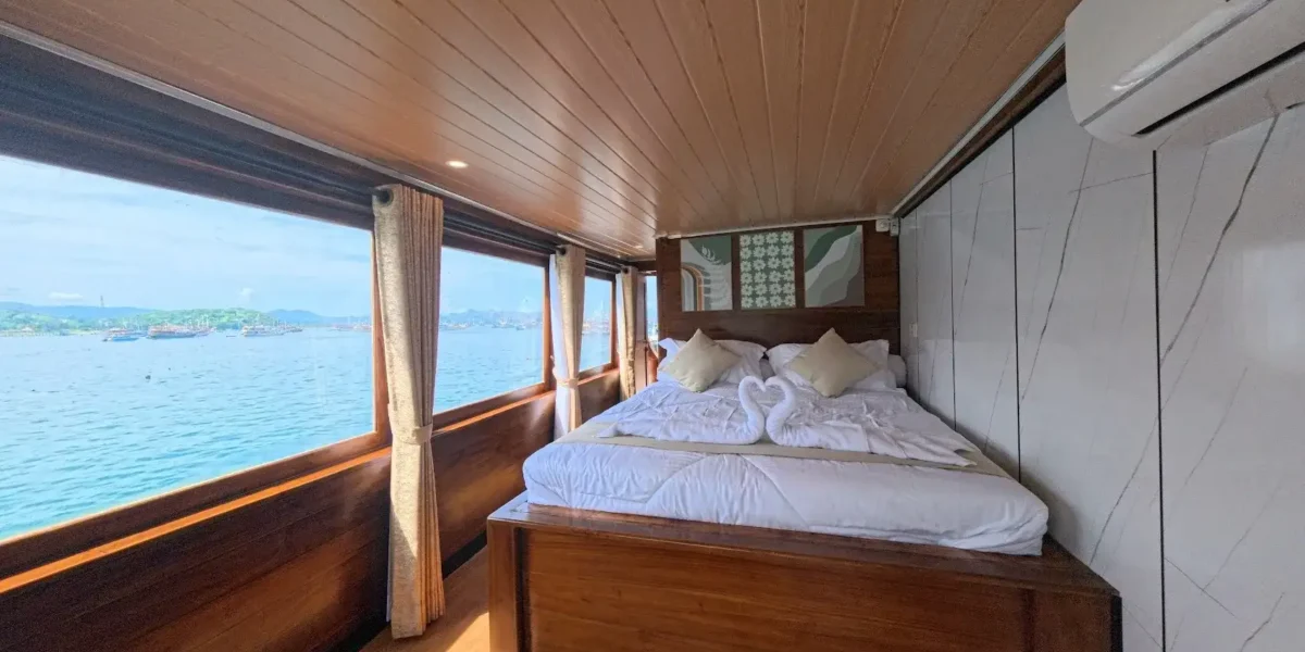 Arfisyana 2 Phinisi Boat Charter | Arfisyana 2 Suite Panoramic Balcony Cabin | Komodo Luxury
