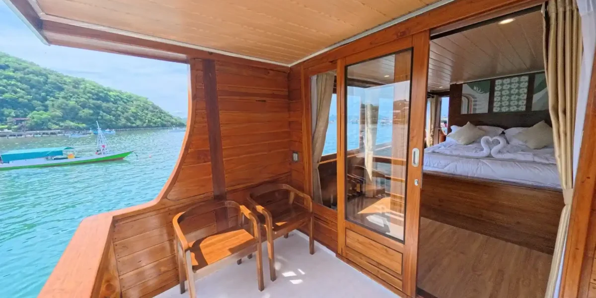 Arfisyana 2 Phinisi Boat Charter | Arfisyana 2 Suite Panoramic Balcony Cabin Balcony | Komodo Luxury