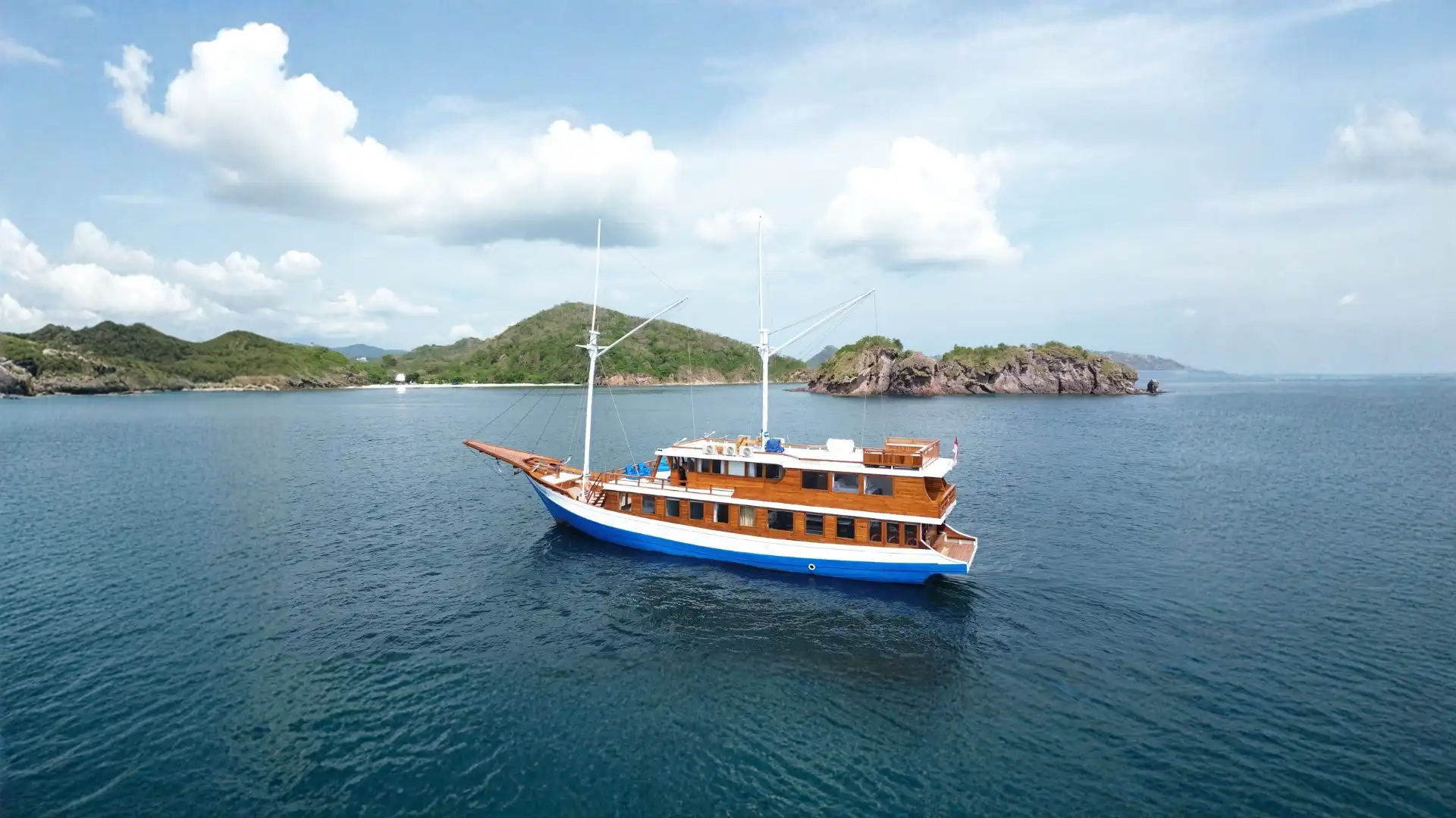 Arfisyana 2 Phinisi Boat Charter | Arfisyana 2 Phinisi Exterior | Komodo Luxury