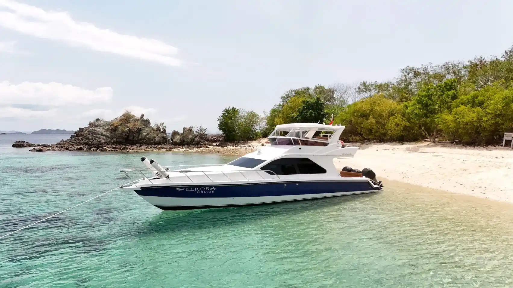 Elrora Cruise Exterior | Komodo Luxury