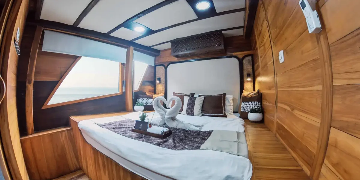 Navila Liveaboard Phinisi Boat Charter | Navila Liveaboard Master Cabin 1 & 2 | Komodo Luxury