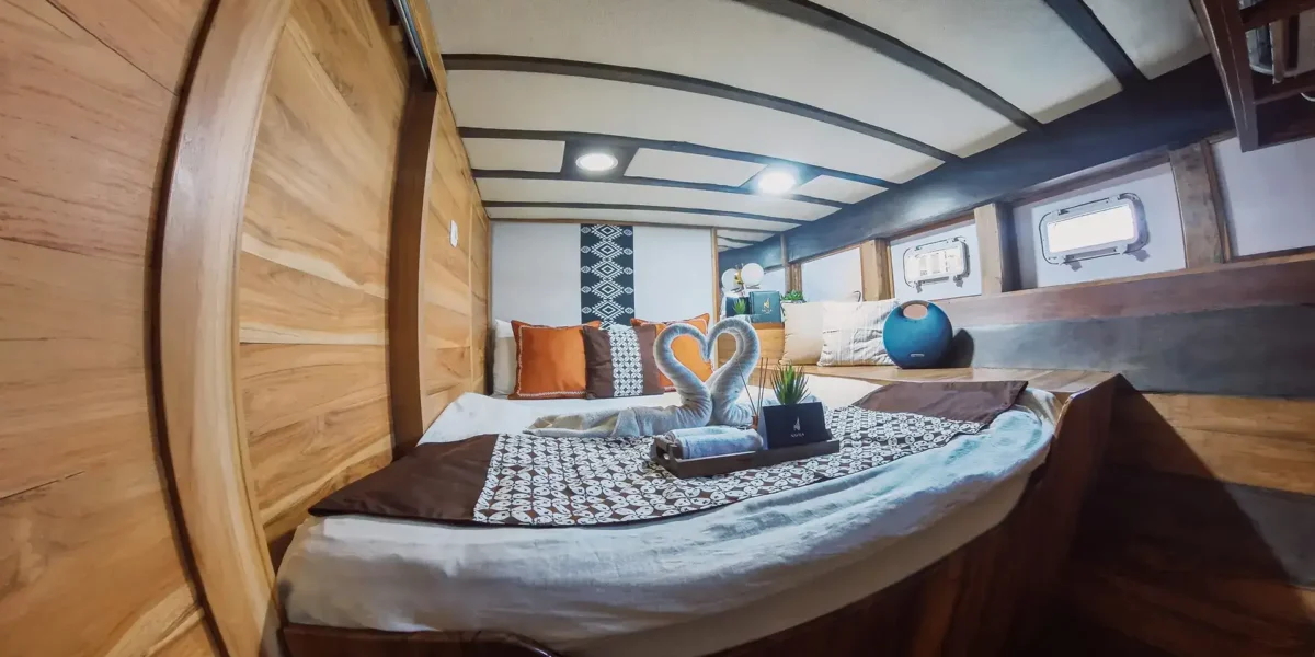 Navila Liveaboard Phinisi Boat Charter | Navila Liveaboard Private Cabin 3 & 4  | Komodo Luxury