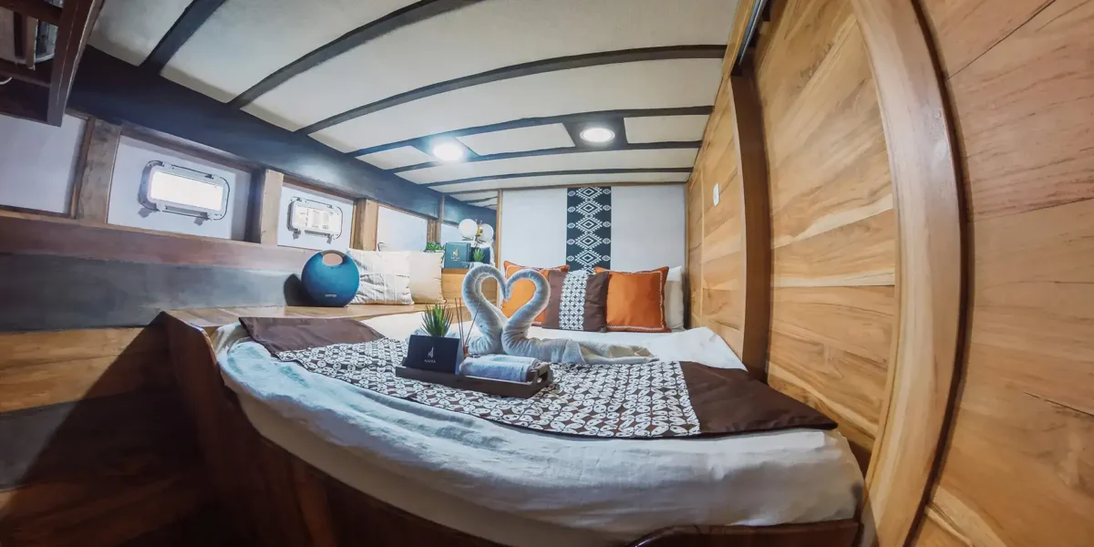 Navila Liveaboard Phinisi Boat Charter | Navila Liveaboard Private Cabin 3 & 4  | Komodo Luxury