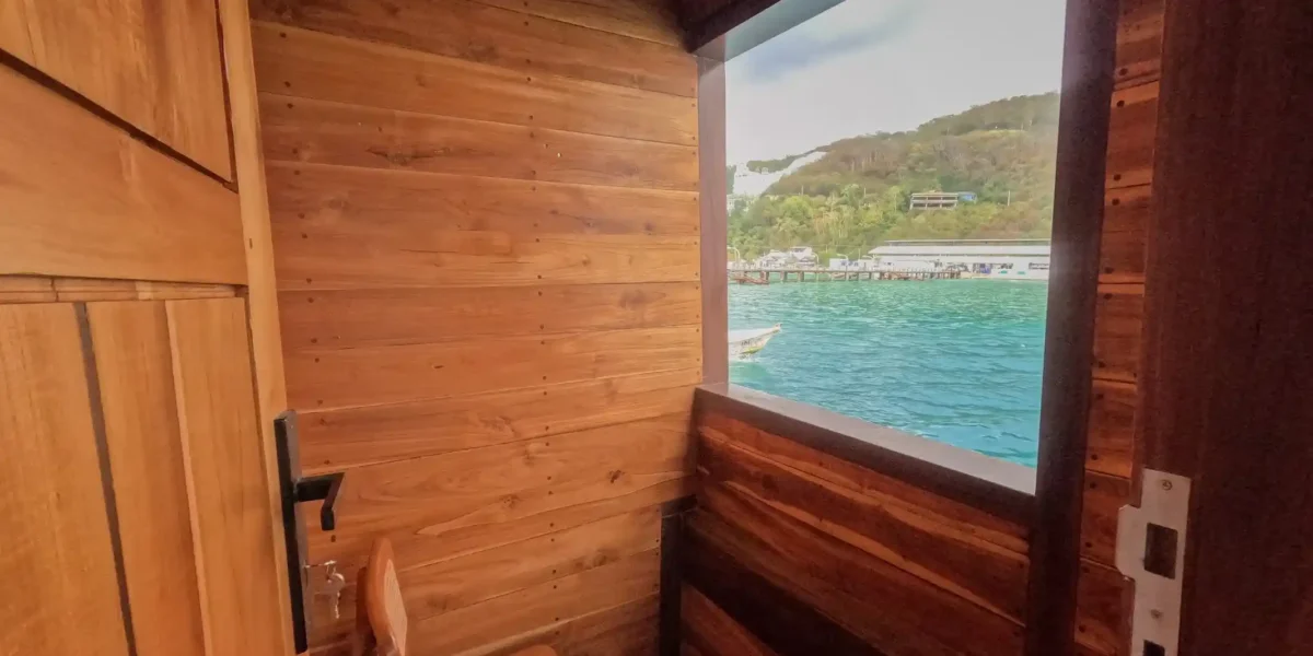 Sundari Phinisi Boat Charter | Deluxe Cabin Balcony – Sundari Phinisi | Komodo Luxury