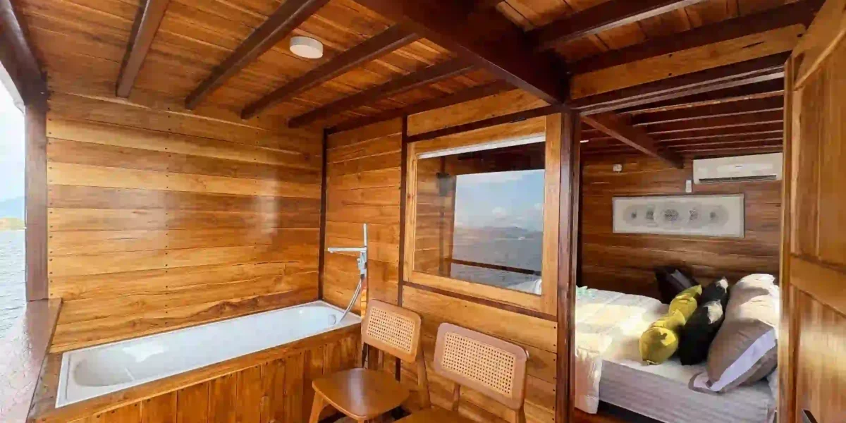 Sundari Phinisi Boat Charter | Master Cabin Balcony – Sundari Phinisi | Komodo Luxury