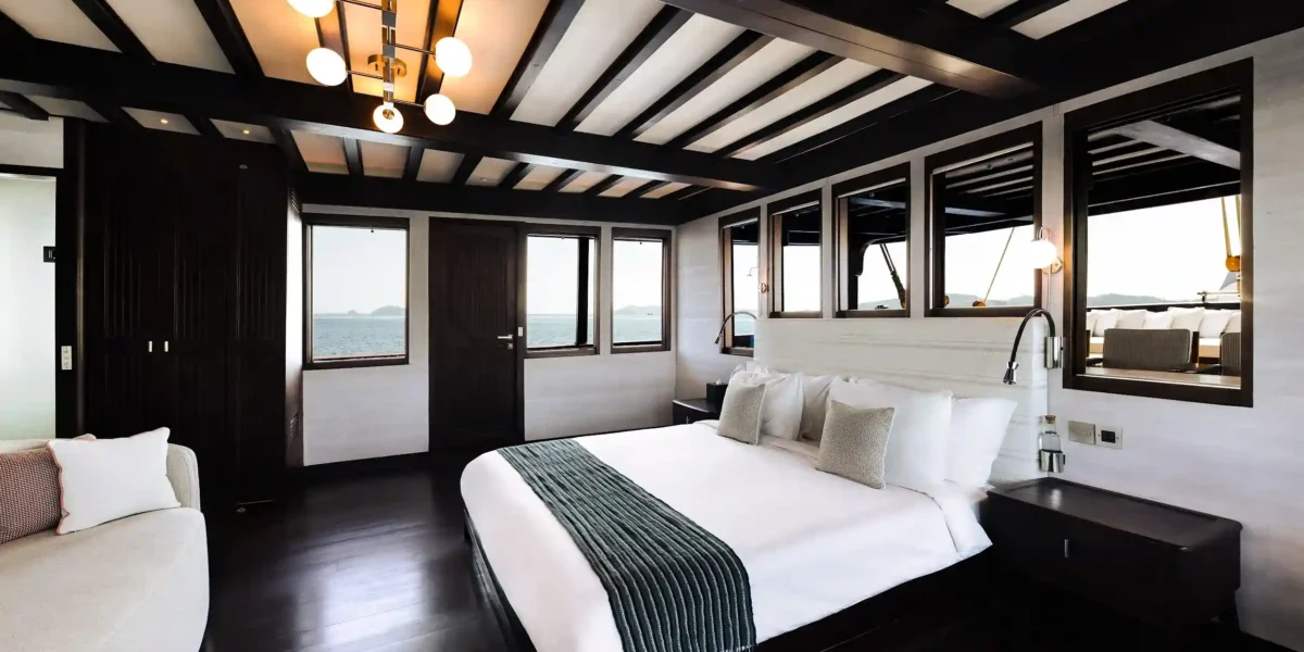 Vela Phinisi Boat Charter | Master Cabin | Komodo Luxury