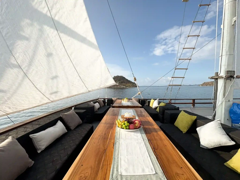 Sundari Voyage Phinisi Boat Charter Outdoor Dining Area - Sundari Phinisi | Komodo Luxury