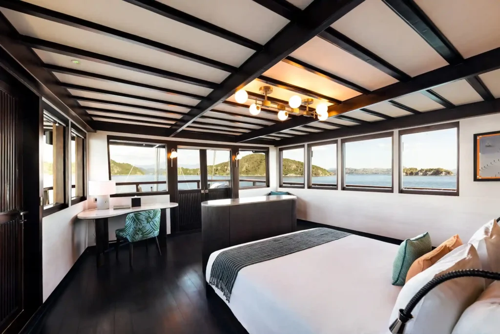 Vela Phinisi Boat Charter | Labuan Bajo Luxury Yacht | Komodo Luxury
