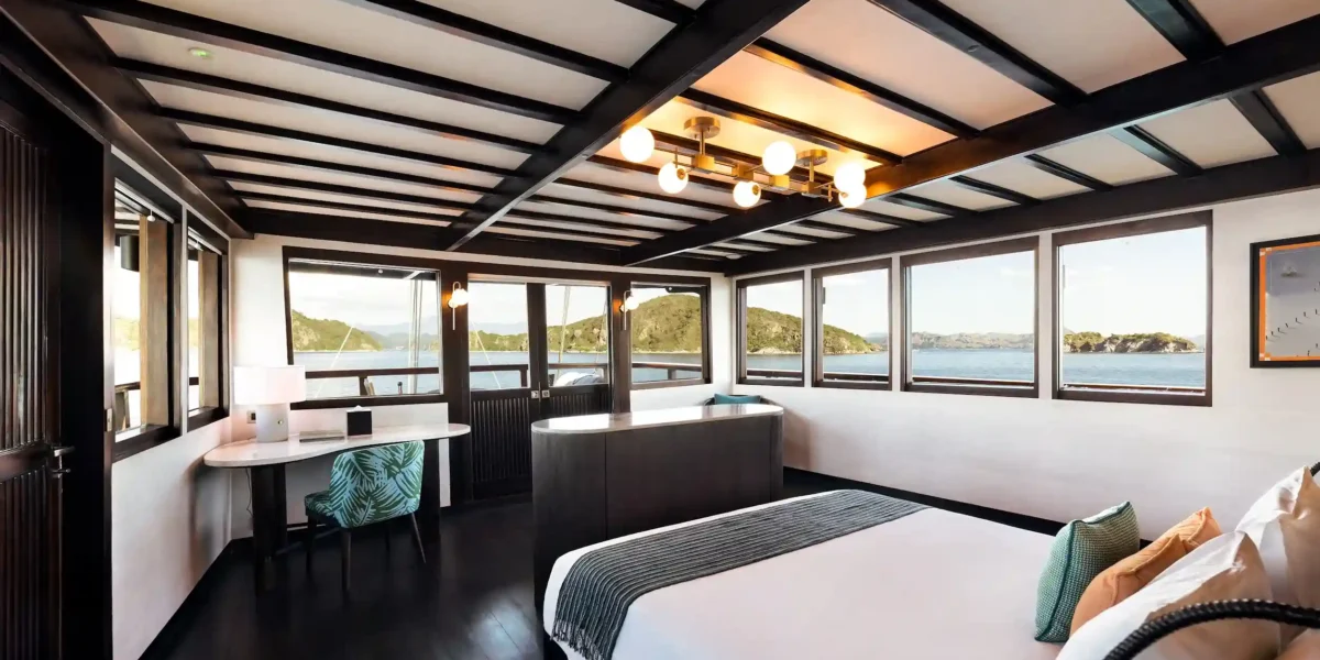 Vela Phinisi Boat Charter | Owner’s Suite | Komodo Luxury