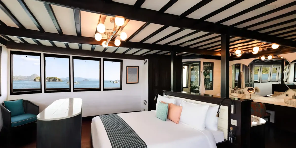 Vela Phinisi Boat Charter | Owner’s Suite | Komodo Luxury