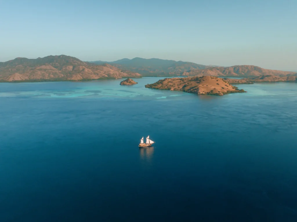 Phinisi Sailing on Komodo National Park | Komdoo Tour | Komodo Luxury
