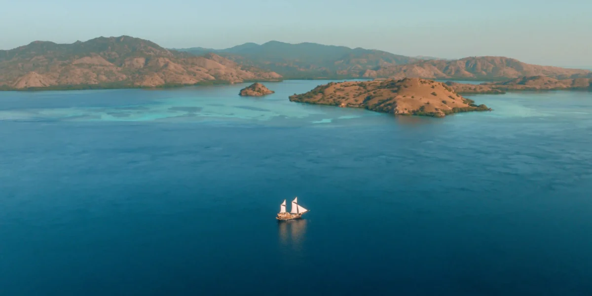 Phinisi Sailing on Komodo National Park | Komdoo Tour | Komodo Luxury