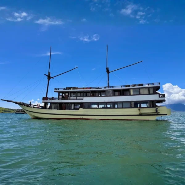 Princes Nabila Phinisi Boat Charter | Princes Nabila Exterior | Komodo Luxury