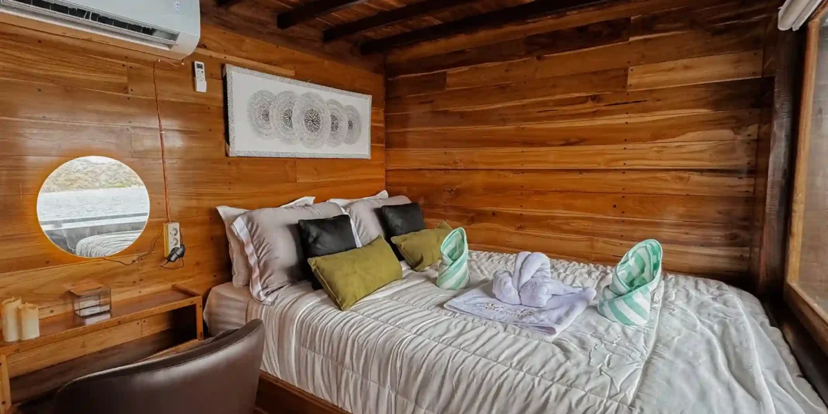 Sundari Phinisi Boat Charter | Signature Cabin view – Sundari Phinisi | Komodo Luxury
