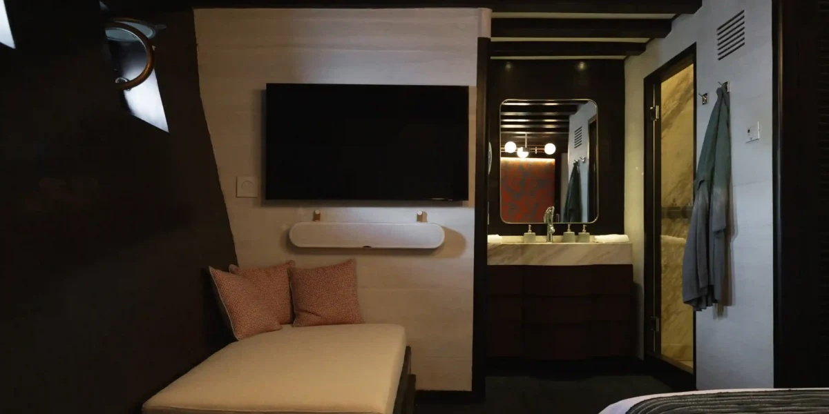 Vela Phinisi Boat Charter | Staterooms Cabin | Komodo Luxury