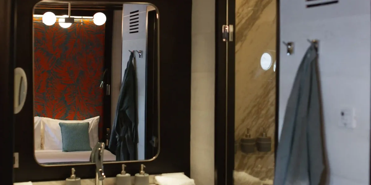 Vela Phinisi Boat Charter | Staterooms Cabin | Komodo Luxury