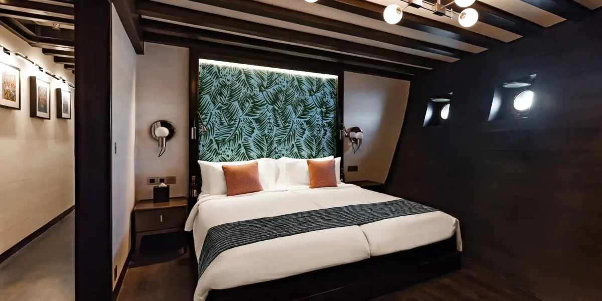 Vela Phinisi Boat Charter | Staterooms Cabin | Komodo Luxury