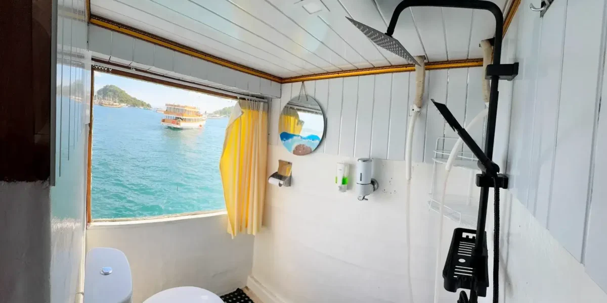 Sumbawa Cabin Bathroom – Princes Nabila Phinisi | Komodo Luxury