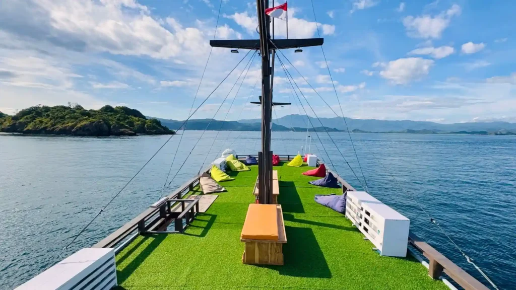 Sundeck Princes Nabila Phinisi