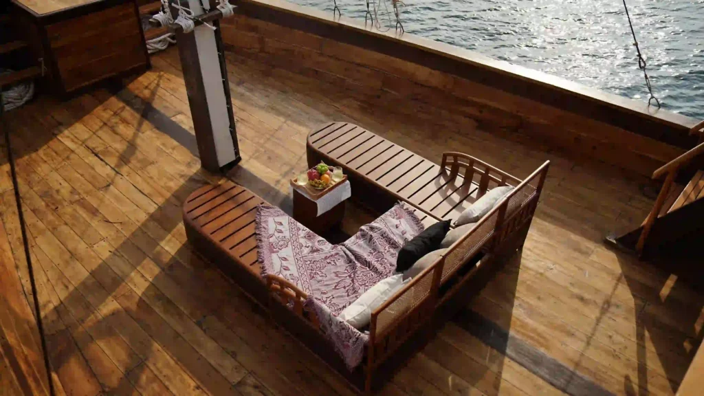 Sundari Voyage Phinisi Boat Charter Sundeck Area - Sundari Phinisi | Komodo Luxury